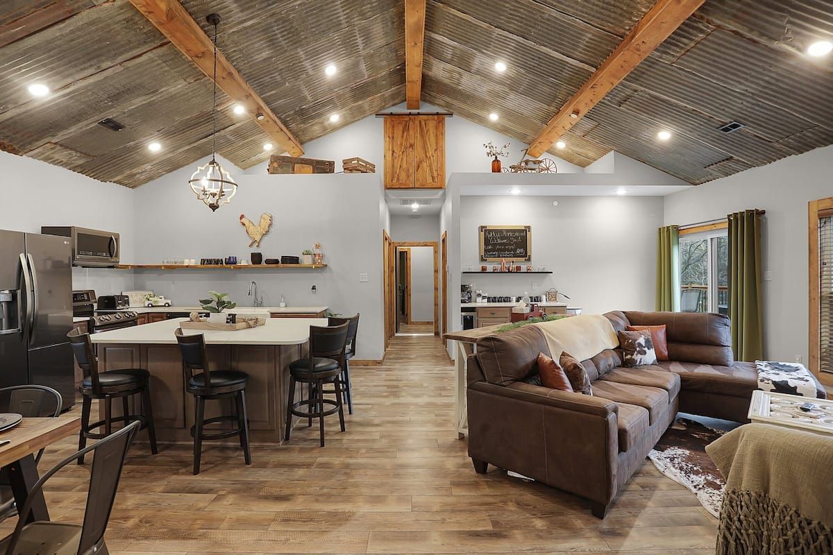 Labby’s Homestead Rolling Creek Loft Suite, boutique hotel in Hermann